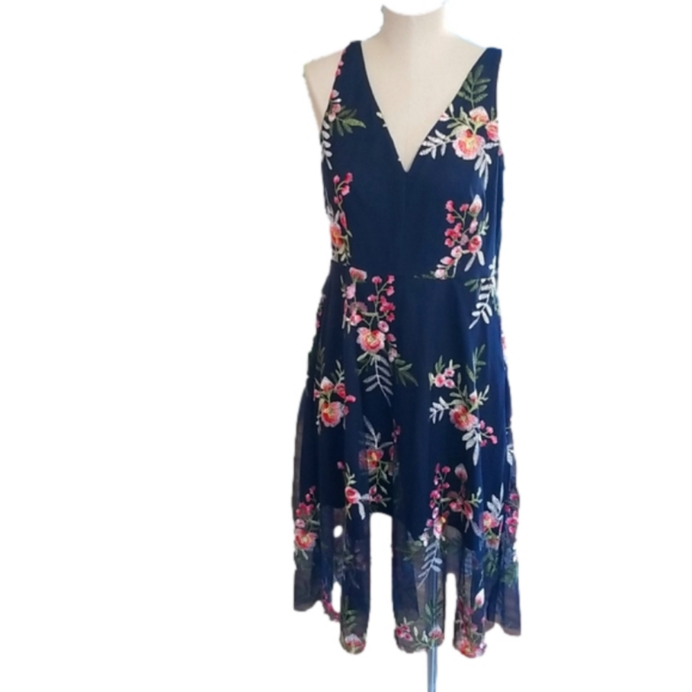 Vince Camuto Embroidered Floral and Navy Dress. Size 8 Petite. Feminine. Wedding